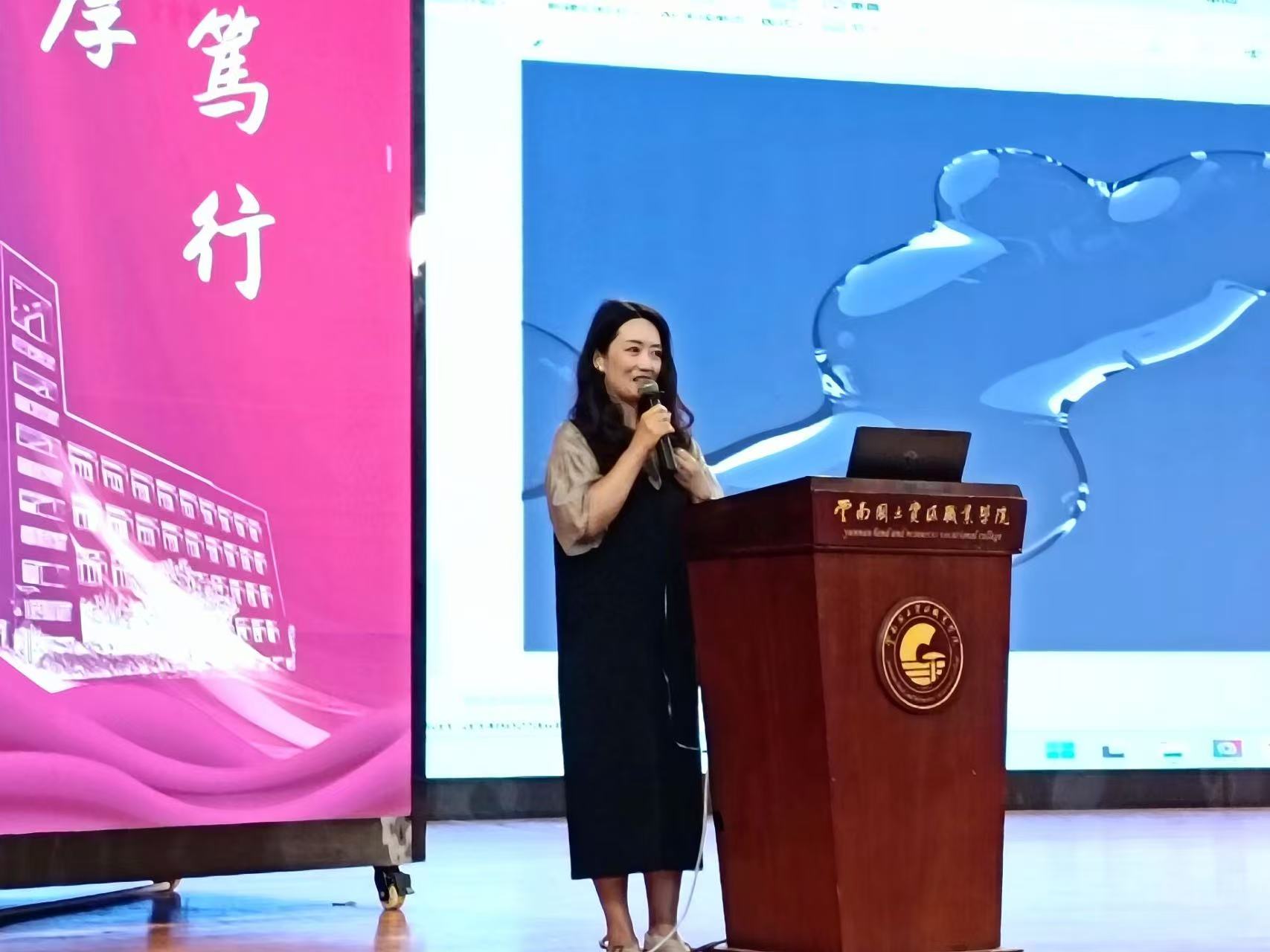 四川美术学院杨北辰教授莅临我校开展专题讲座